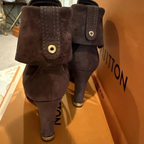 Louis Vuitton Suede Short Boots - Picture 3 of 16